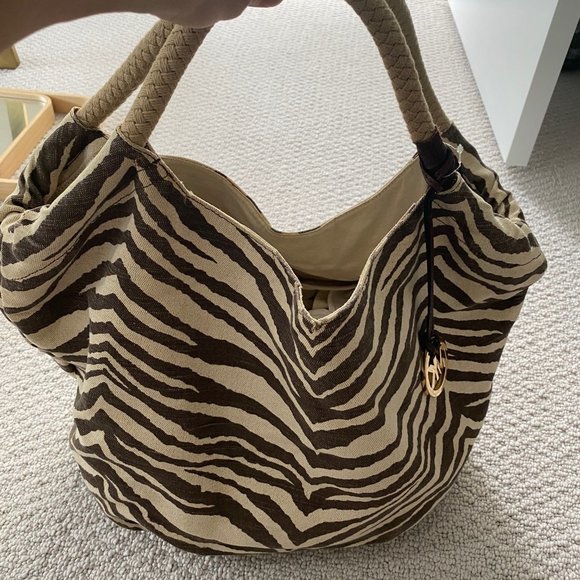 Michael Kors hand bag - Picture 4 of 7